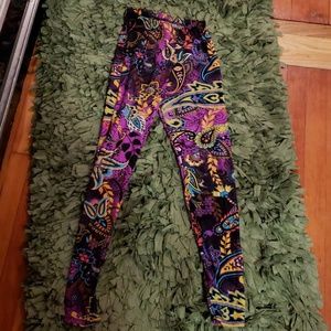 Rockin' Paisley Yoga Pants! Smokin!